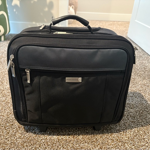 Kenneth Cole Black Travel Briefcase/Luggage Bag
